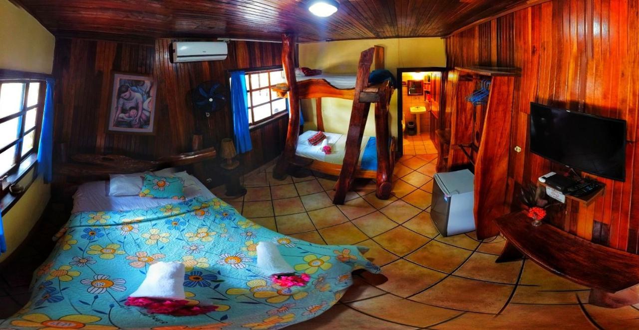 Hotel La Isla Inn Puerto Viejo de Talamanca Esterno foto