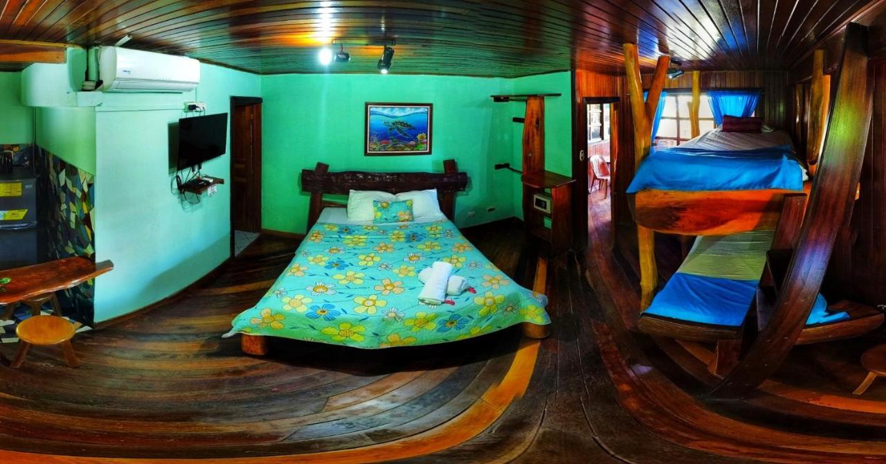 Hotel La Isla Inn Puerto Viejo de Talamanca Esterno foto