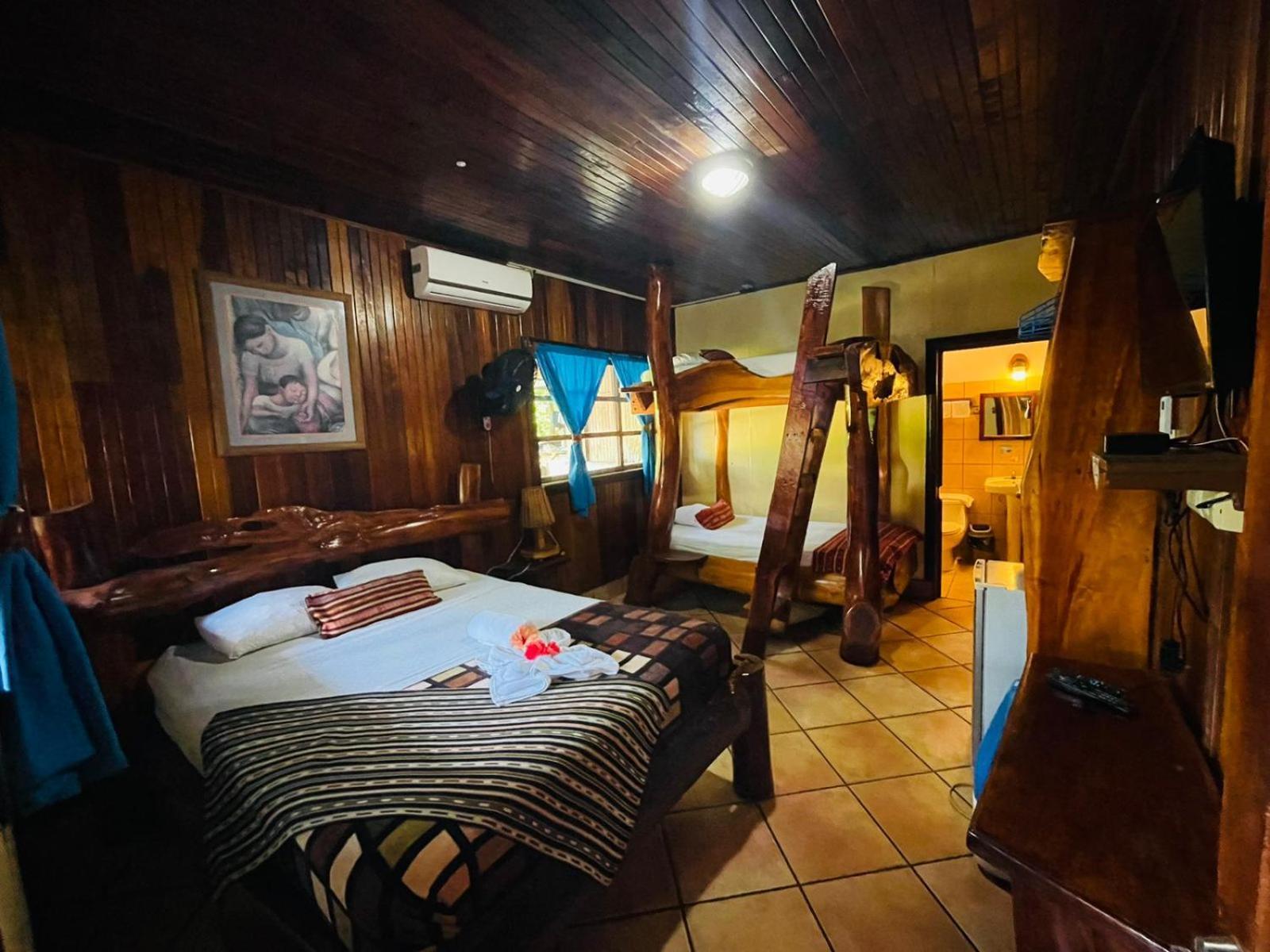 Hotel La Isla Inn Puerto Viejo de Talamanca Esterno foto