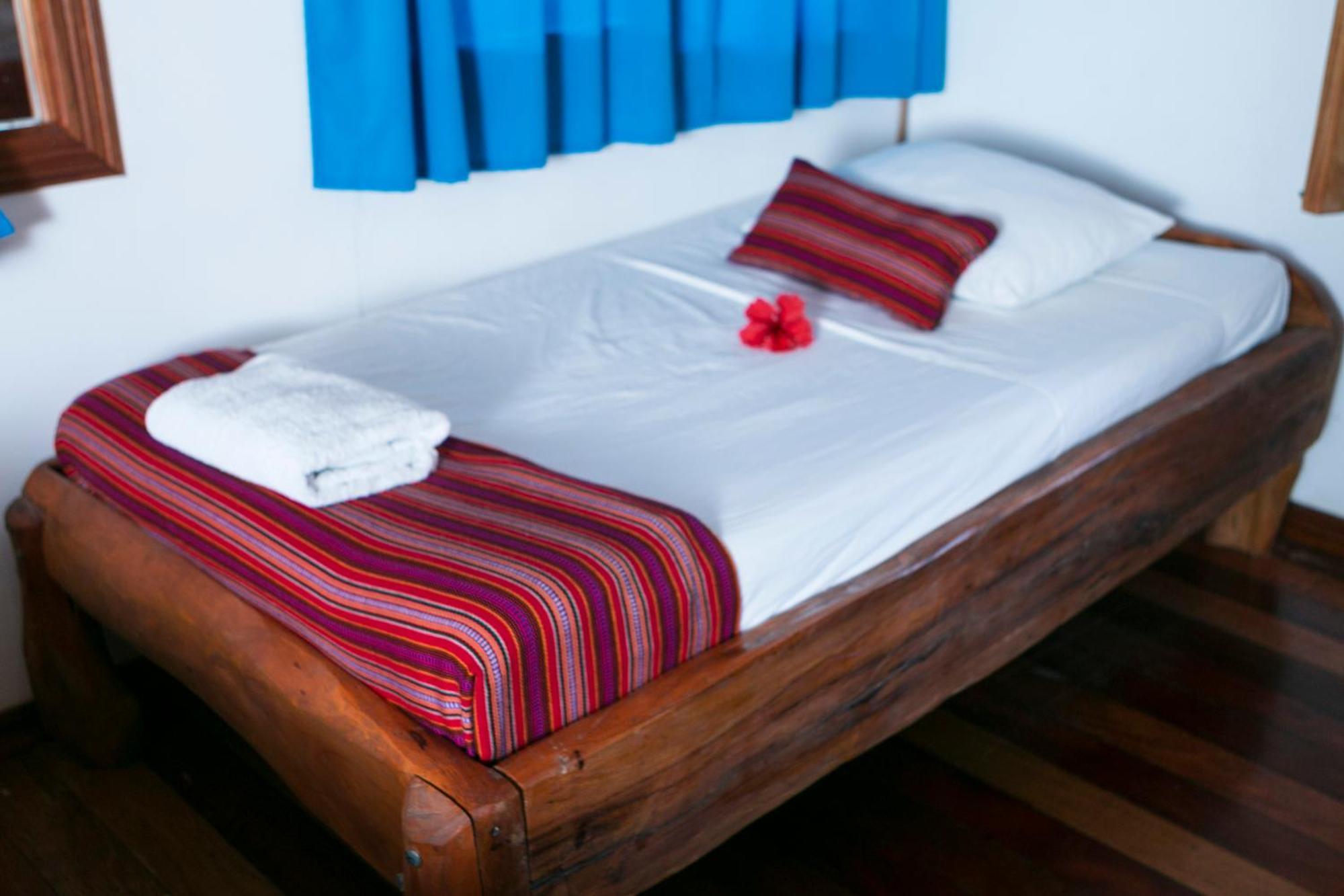 Hotel La Isla Inn Puerto Viejo de Talamanca Esterno foto