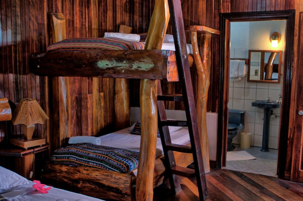 Hotel La Isla Inn Puerto Viejo de Talamanca Esterno foto