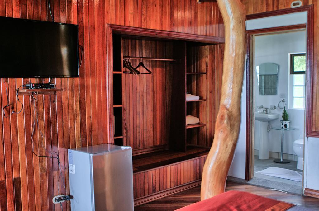 Hotel La Isla Inn Puerto Viejo de Talamanca Esterno foto