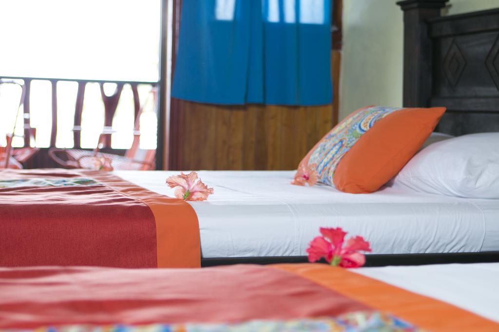 Hotel La Isla Inn Puerto Viejo de Talamanca Esterno foto