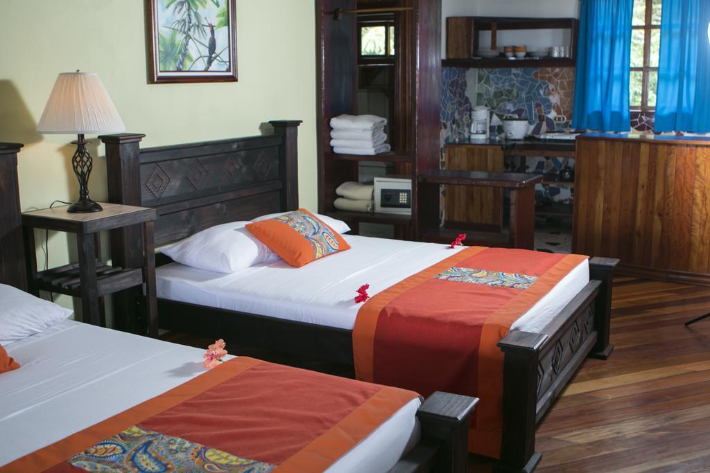 Hotel La Isla Inn Puerto Viejo de Talamanca Esterno foto