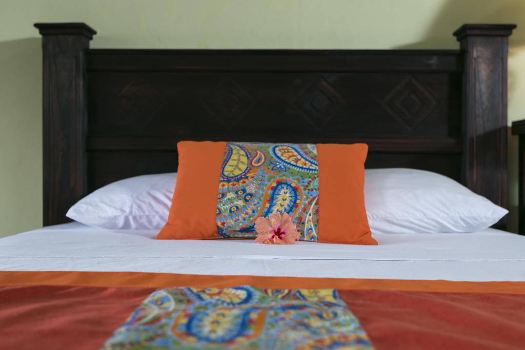 Hotel La Isla Inn Puerto Viejo de Talamanca Esterno foto