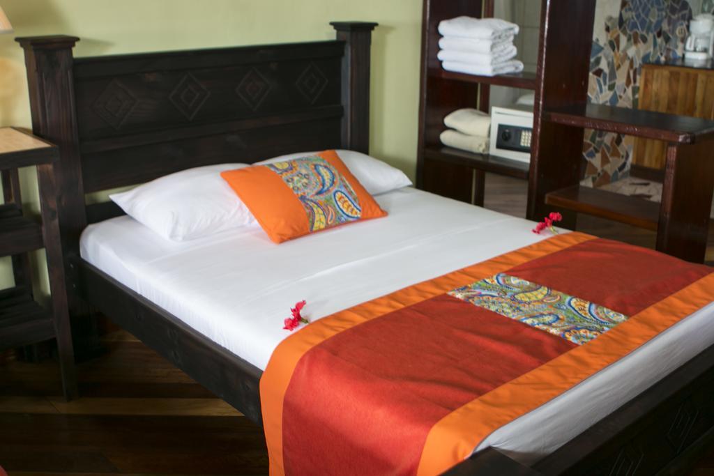 Hotel La Isla Inn Puerto Viejo de Talamanca Esterno foto