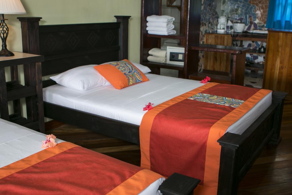 Hotel La Isla Inn Puerto Viejo de Talamanca Esterno foto