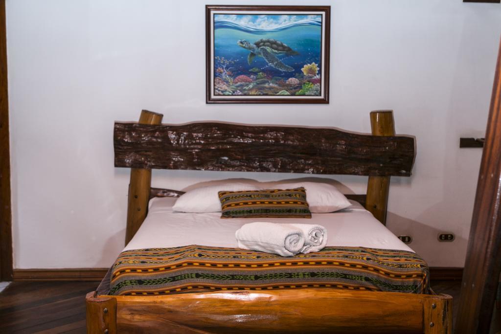 Hotel La Isla Inn Puerto Viejo de Talamanca Esterno foto