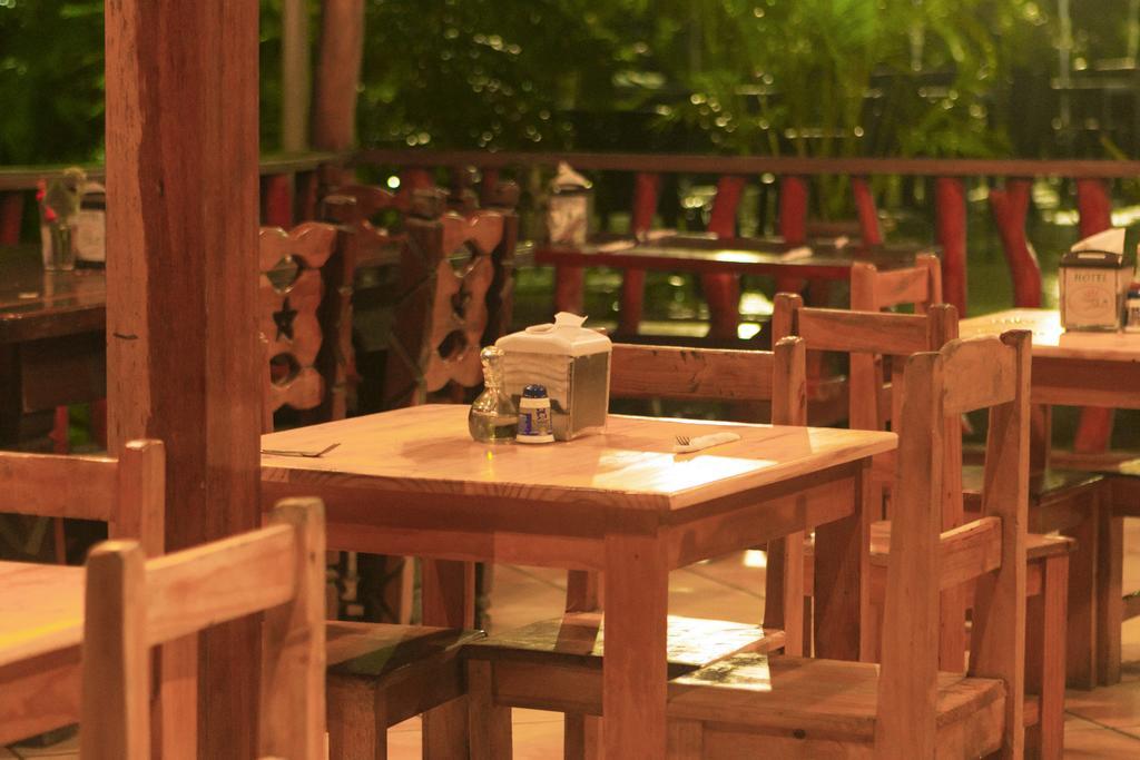 Hotel La Isla Inn Puerto Viejo de Talamanca Esterno foto